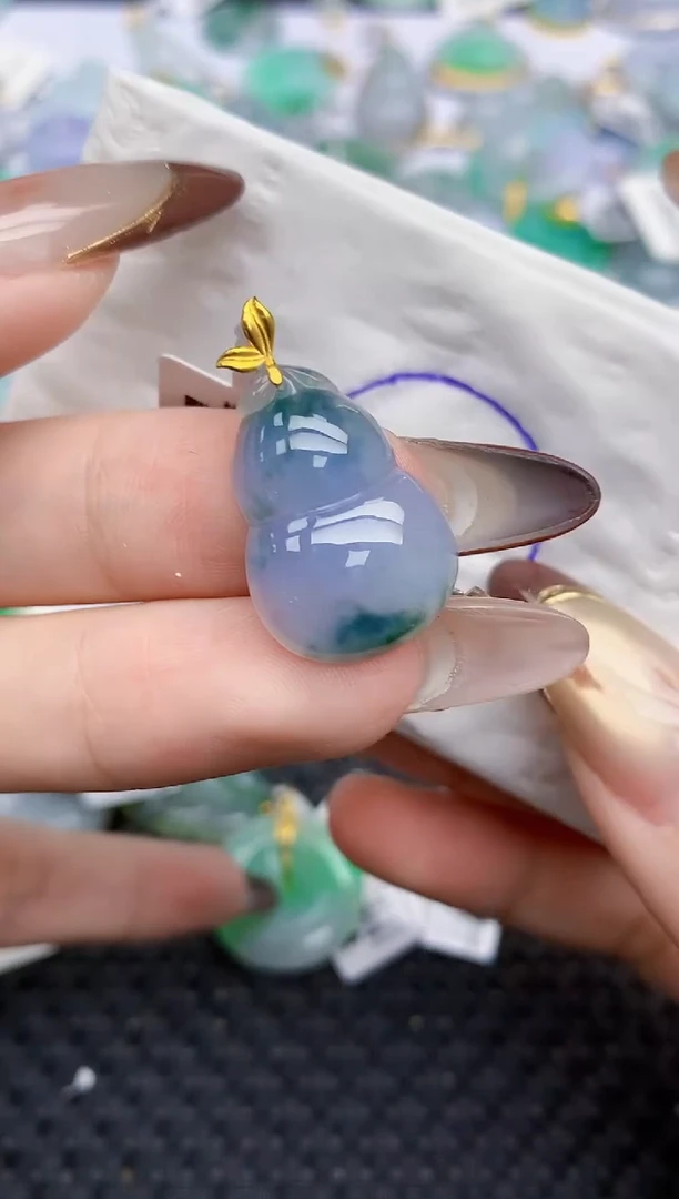 颈饰18K金镶嵌翡翠98   天然翡翠A货  百元以上9米证书费自理