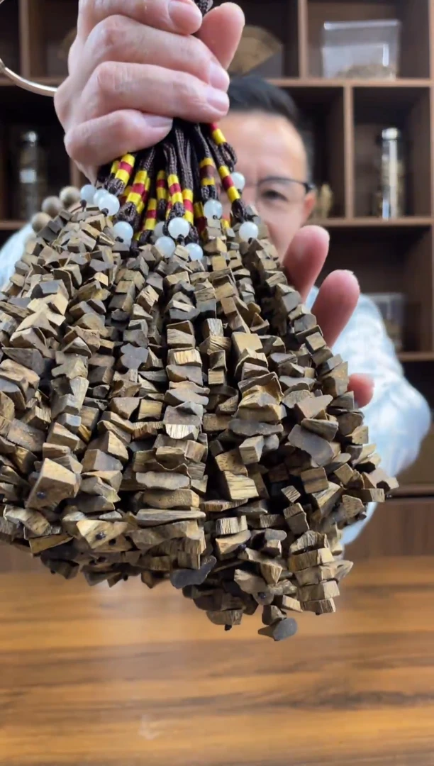 沉香沉香碎屑奇楠  沉香车挂一串