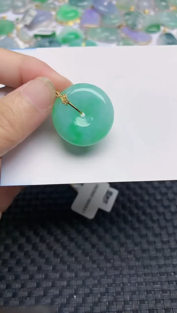 翡翠18K金镶嵌颈饰天然翡翠A货
