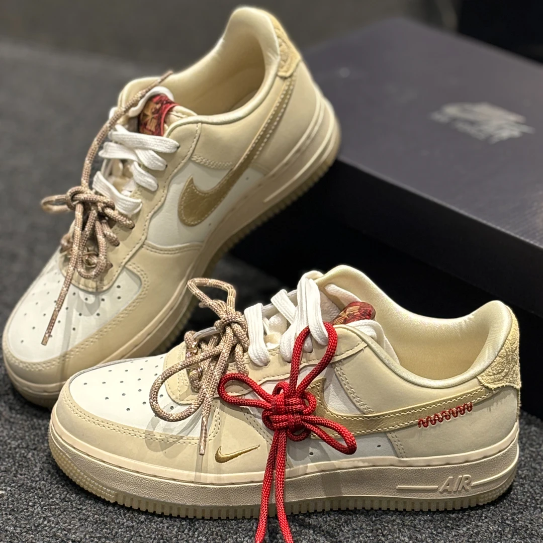 NIKE耐克AIR FORCE 1蛇年限定空军板鞋HV5990-172