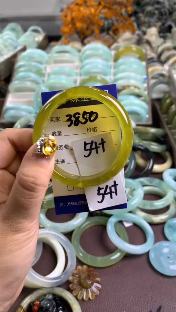 【闪购商品】蛇纹石玉手镯未镶嵌3850