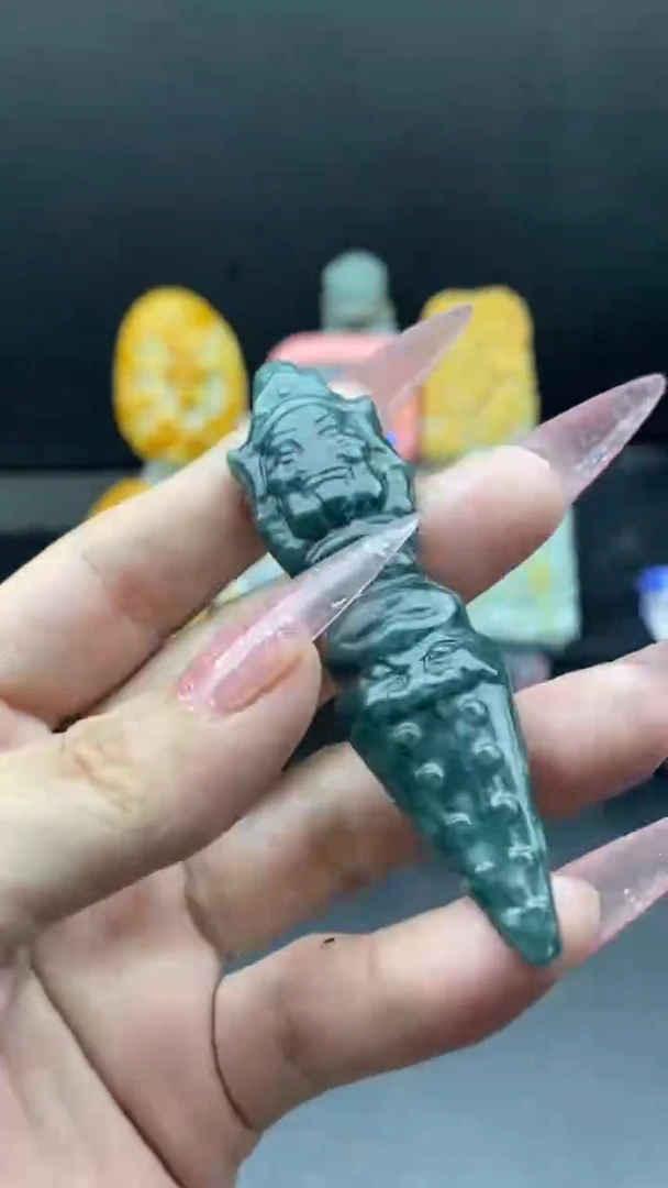 翡翠未镶嵌颈饰挂件
