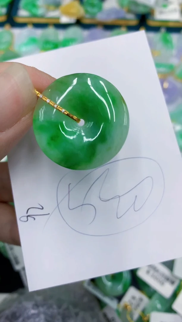 翡翠18K金镶嵌颈饰1111111111