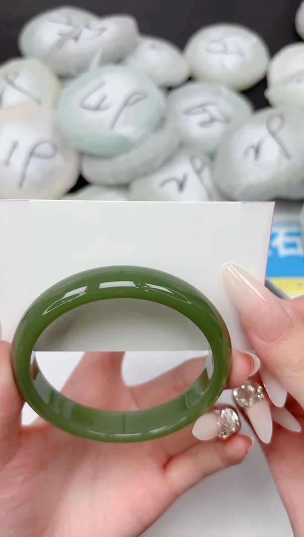 未镶嵌手镯石英质玉257-55.4