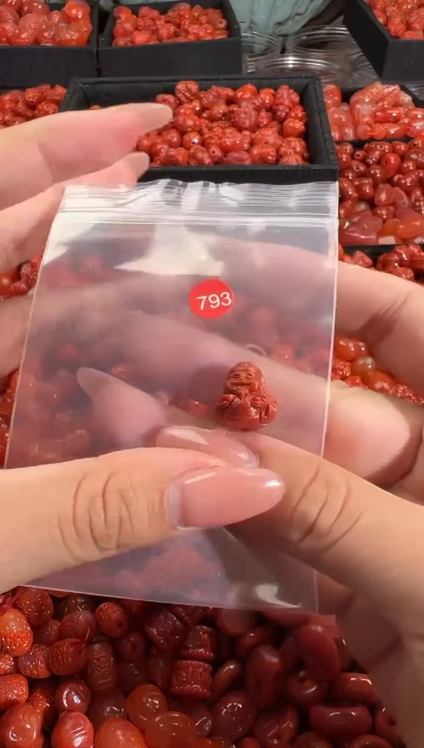 南红玛瑙未镶嵌颈饰1