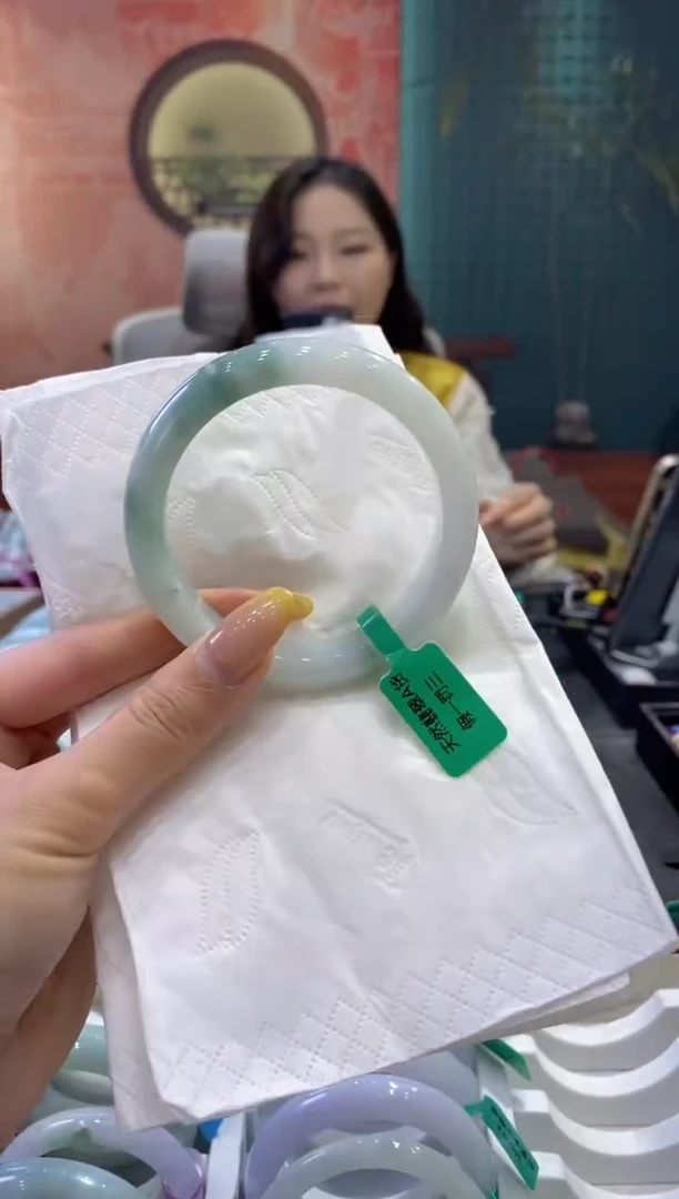 翡翠手镯未镶嵌多人02557