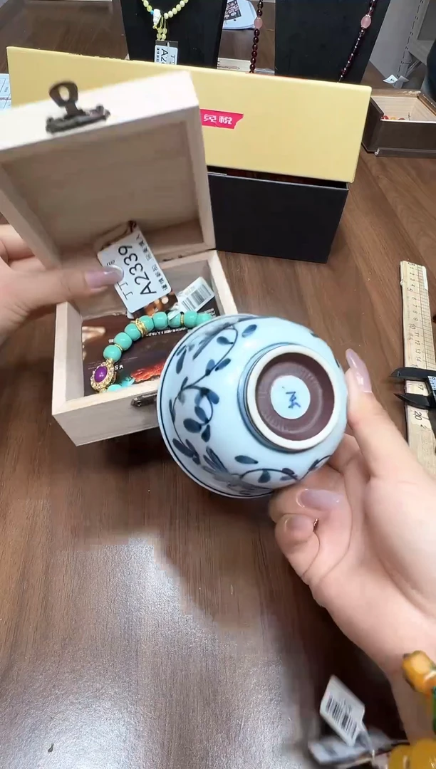 瓷片痞****熊A2339点关注卡灯牌下单就包邮