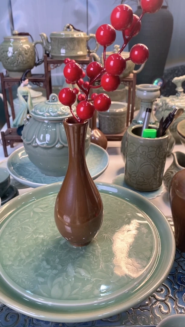 耀州窑微瑕处理紫金釉 【小号 观音瓶】一个