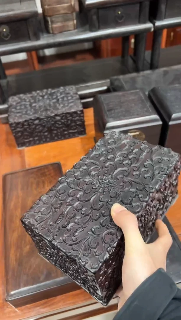 紫檀满雕刻扣盒111111111