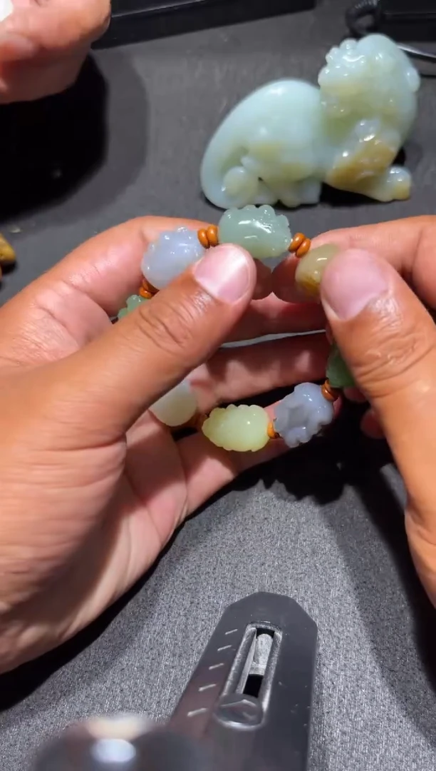 未镶嵌和田玉（糖玉）挂件和田玉