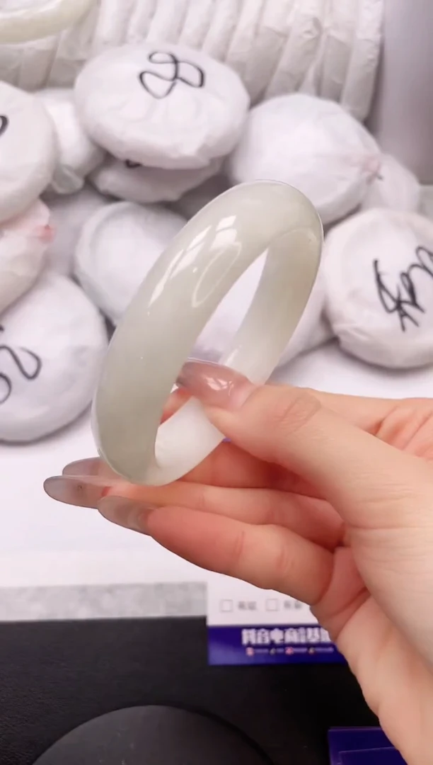 【闪购商品】和田玉手镯未镶嵌14K71-58