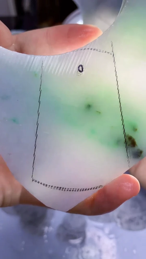 翡翠裸石缅甸天然A货Q3116