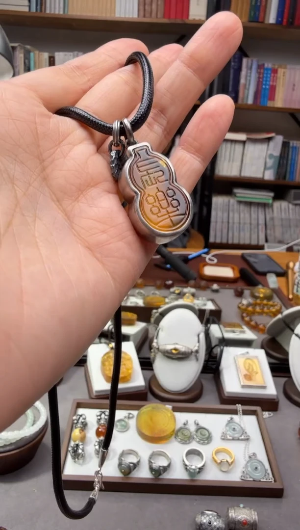 琥珀颈饰未镶嵌温*长乐