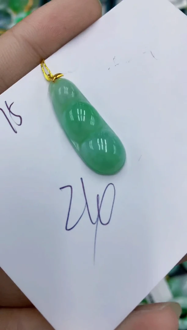 翡翠18K金镶嵌颈饰1111111111