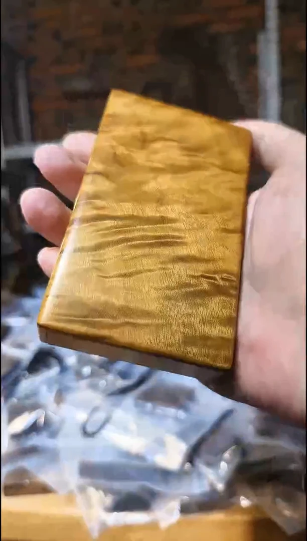 金丝楠      细支烟盒