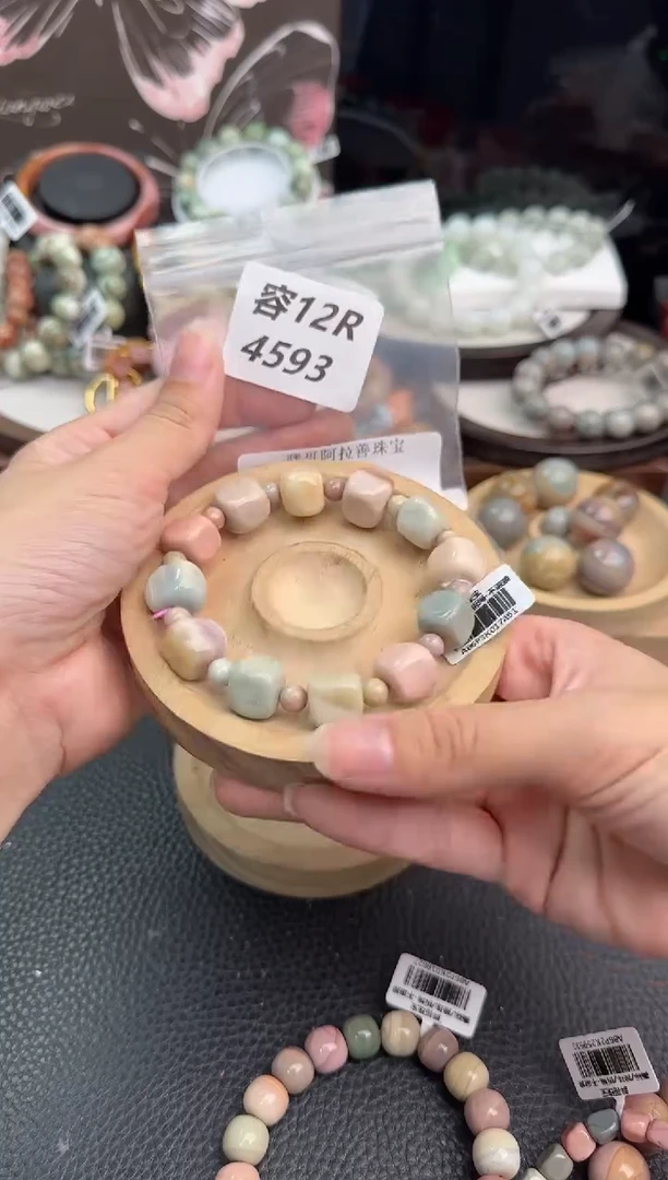 未镶嵌手链石英质玉芋***?12R4593