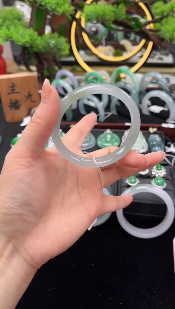 未镶嵌手镯翡翠手镯