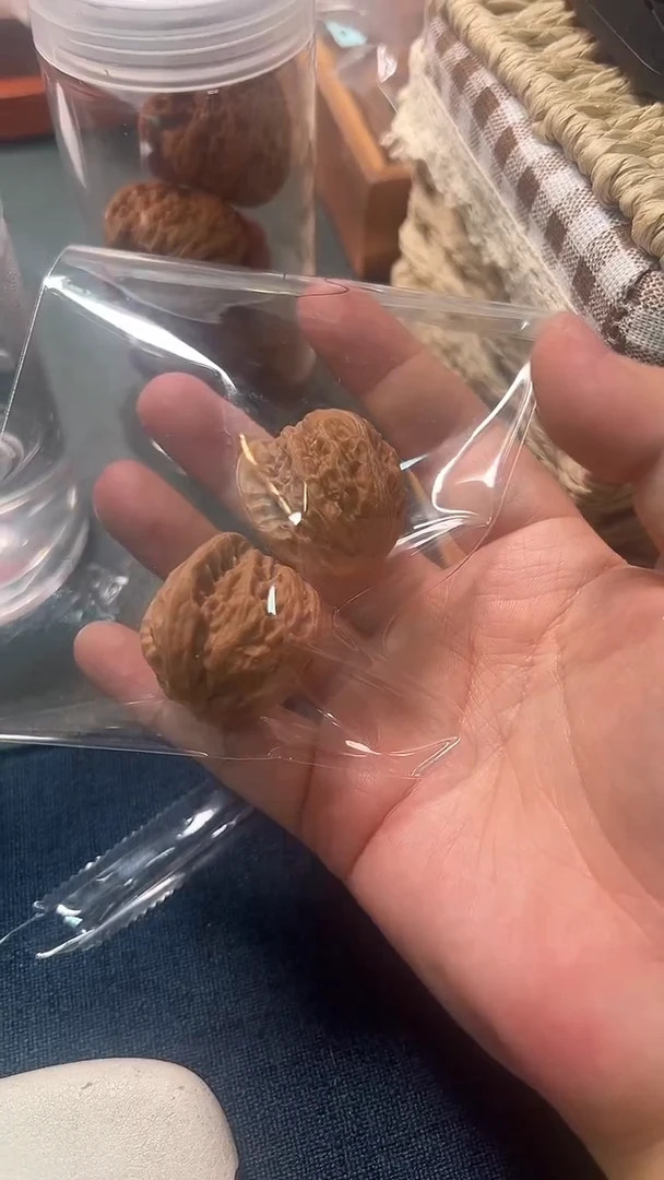 把件文玩核桃30mm 四座楼1对   2号