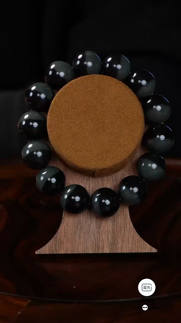 未镶嵌和田玉挂件向*飞手串