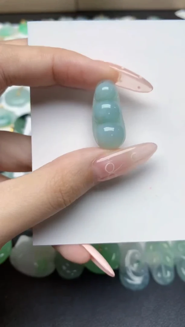 翡翠未镶嵌颈饰天然翡翠A货