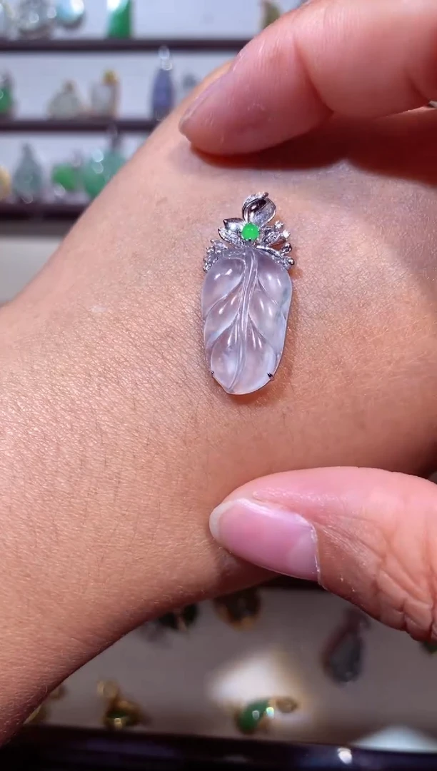 吊坠(不含链)18K金镶嵌翡翠s****o11111111