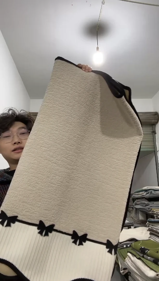 雪尼尔90*240浅咖色蝶衣