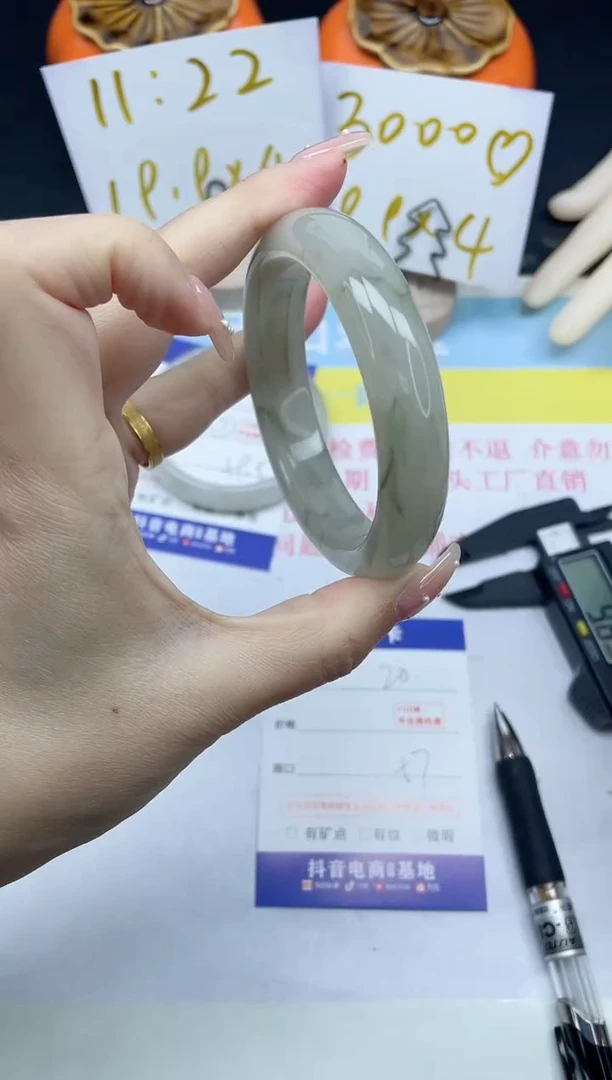 【闪购商品】石英质玉手镯未镶嵌20-57