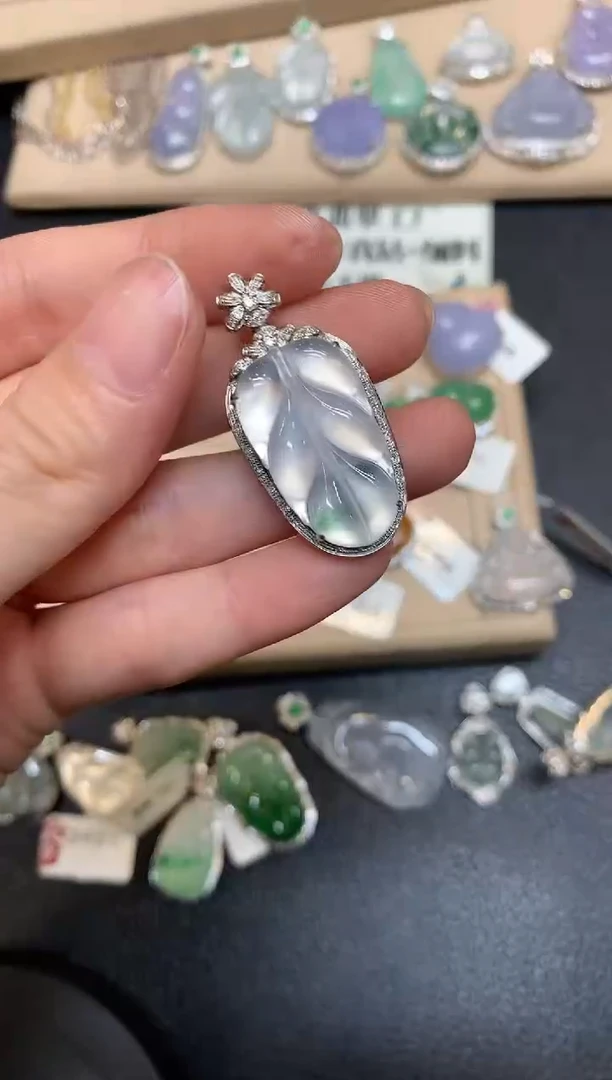 【闪购商品】翡翠颈饰18K金镶嵌树叶【无服务费