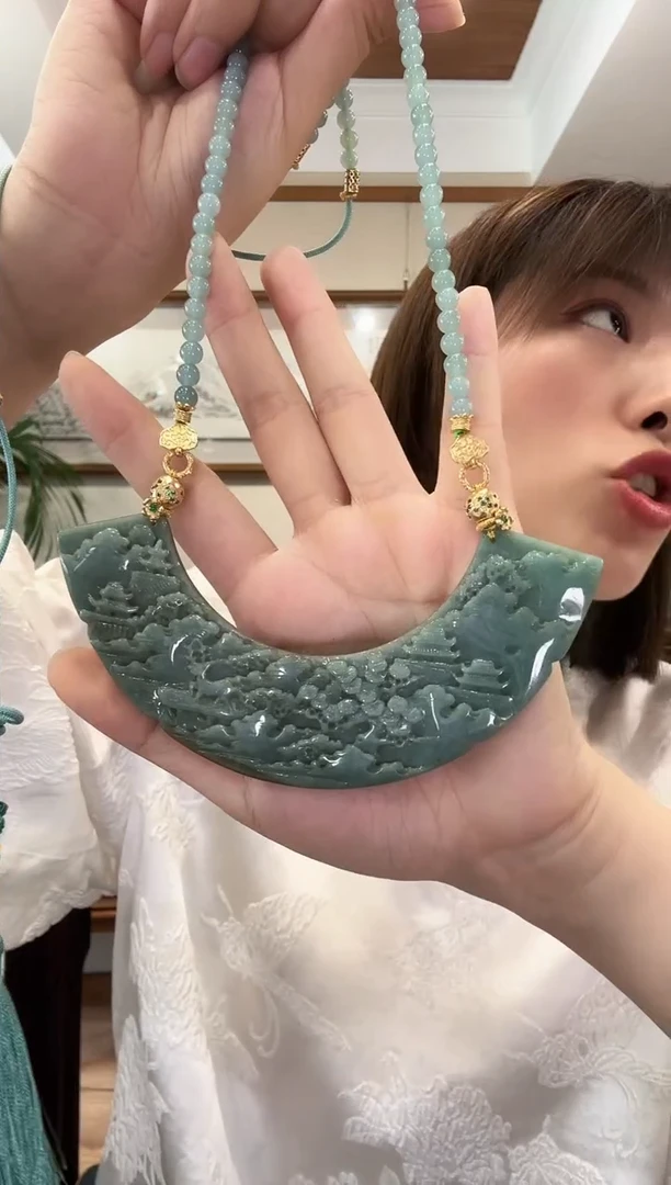 翡翠未镶嵌颈饰国风