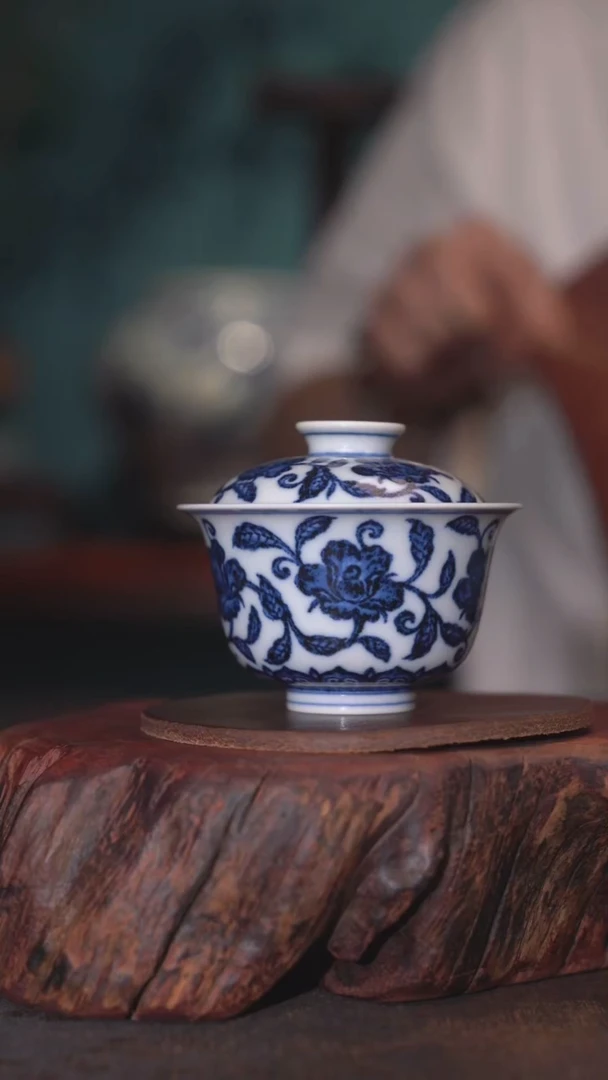 且斋慕明缠枝月季花盖碗