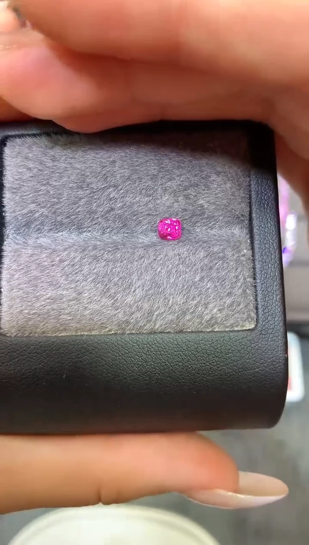 未镶嵌裸石定制尖晶石S***i枕型 sagyin粉 0.49ct