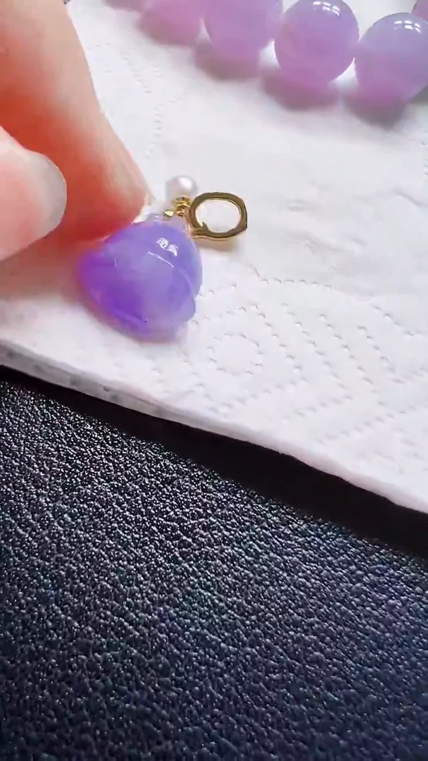 颈饰18K金镶嵌翡翠莲蓬