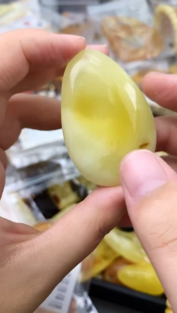 未镶嵌琥珀珠宝奇石40