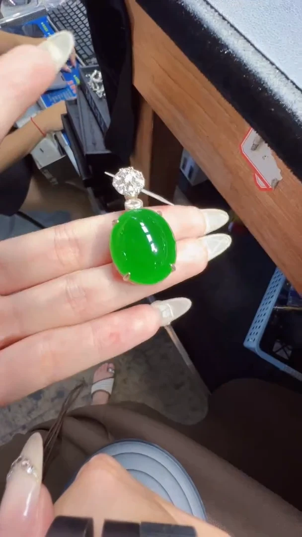 未镶嵌定制翡翠翡翠A货有轻微色差属于正常现象，蛋面多样性发货1