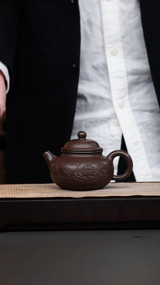 茶壶紫砂紫泥浮雕牡丹容天