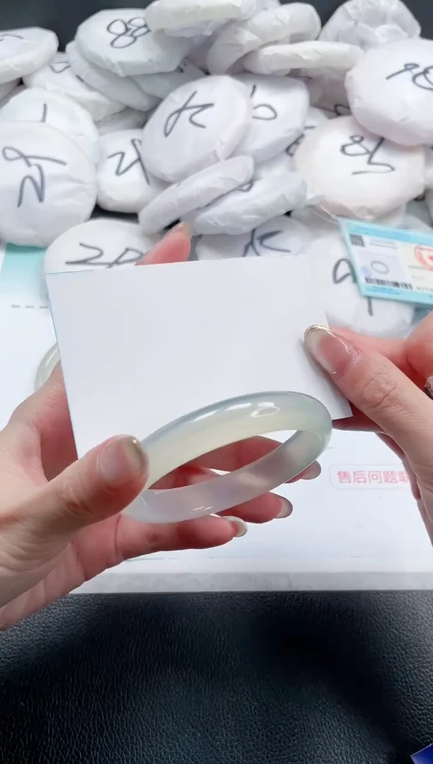 【闪购商品】石英质玉手镯未镶嵌14J77-56