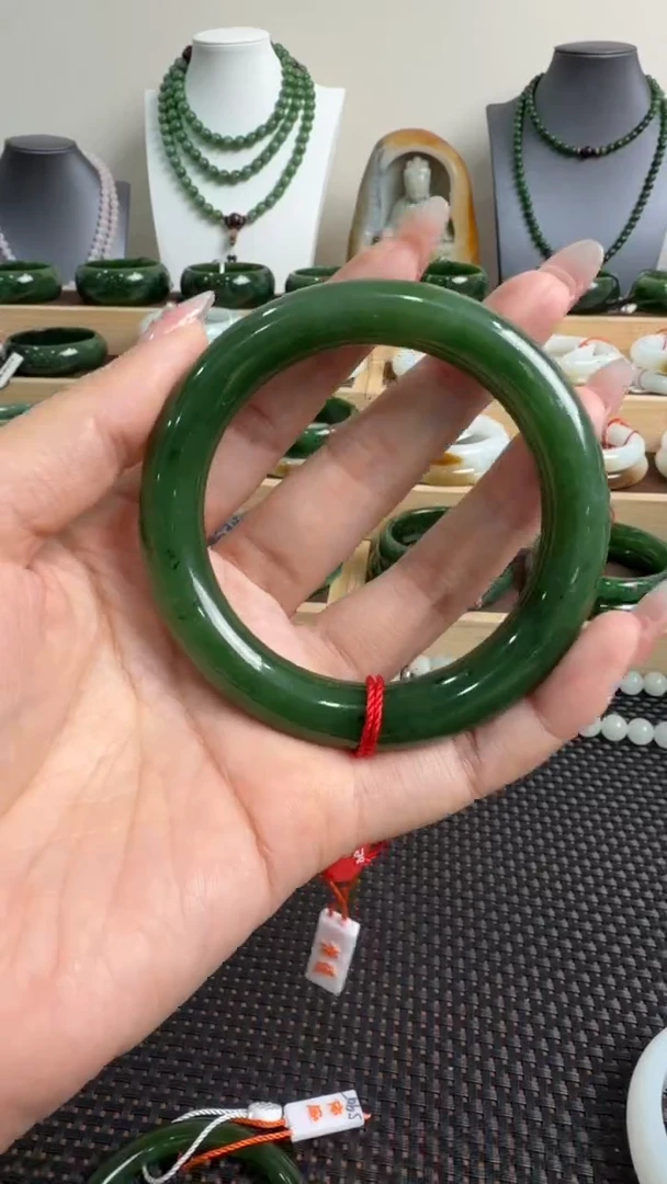 颈饰未镶嵌和田玉手镯56