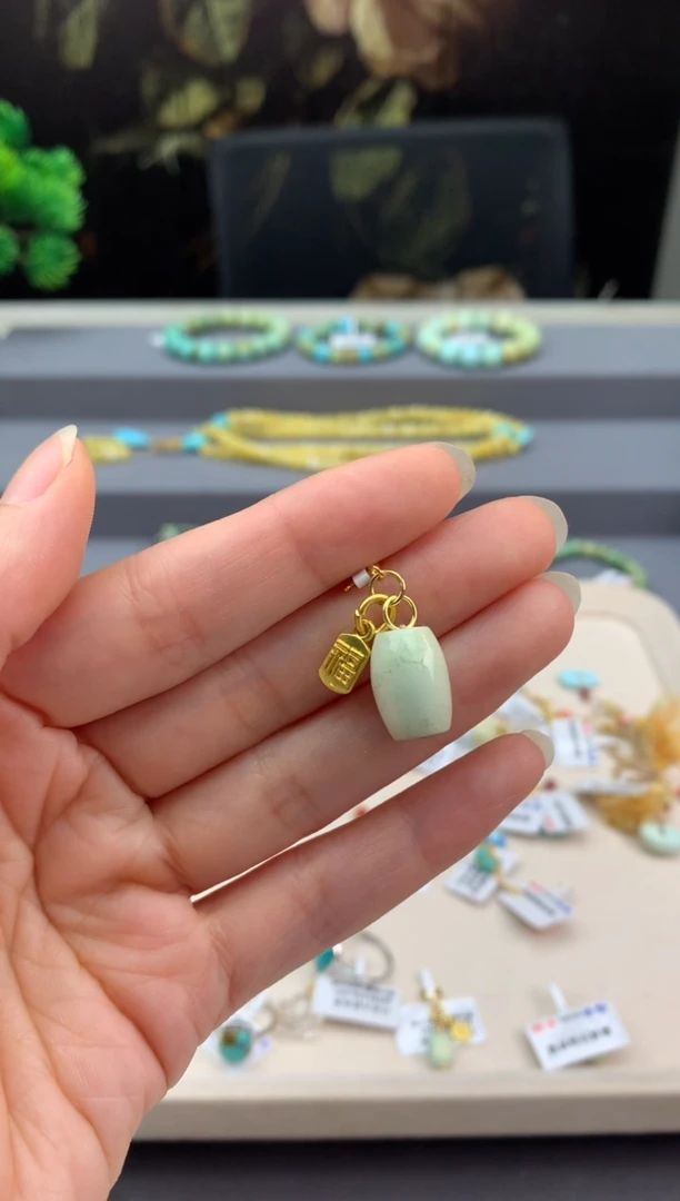 未镶嵌雕刻南红玛瑙W229
