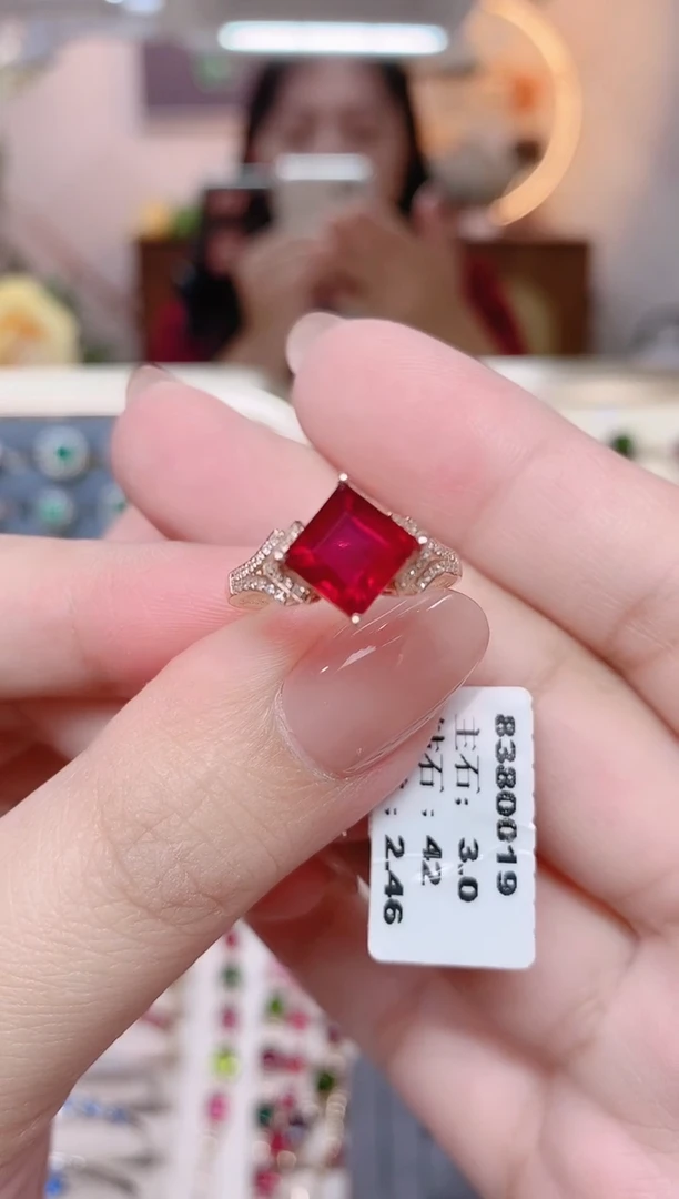 18K金镶嵌碧玺戒指碧玺3CT