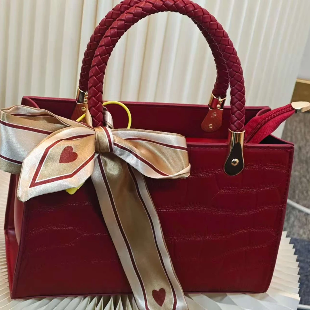 时尚高级感包包女新款手提同勤百搭单肩包