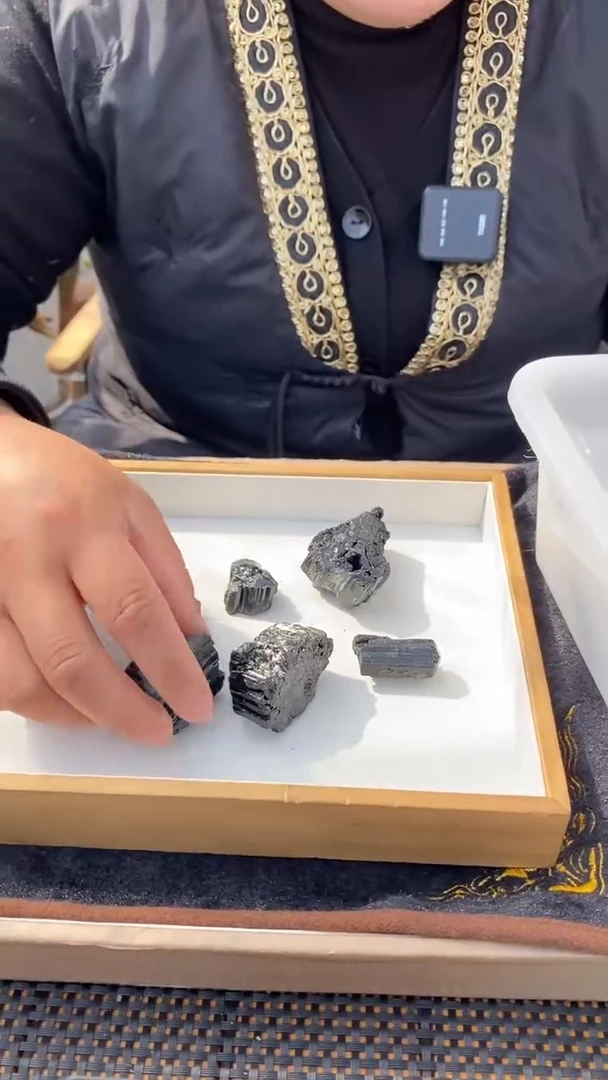 【闪购商品】碧玺原石未镶嵌黑碧玺原石200g（4-7块）随机发