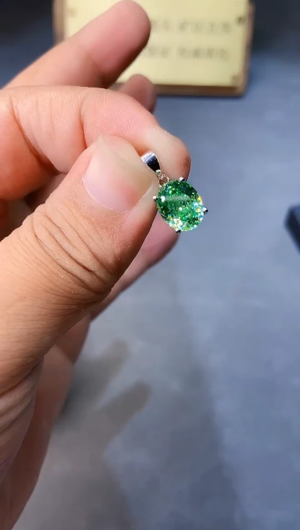 颈饰银S925镶嵌石榴石（沙弗莱）....