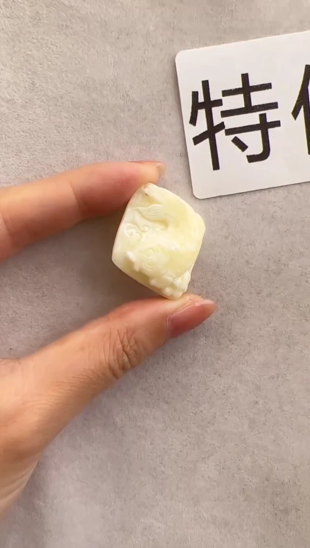 【闪购商品】琥珀裸石未镶嵌10211090-吊坠