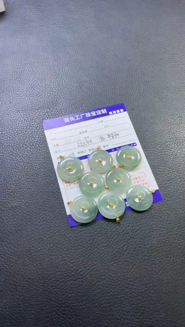 18K金镶嵌挂件翡翠平安扣多样性发一件（配链）