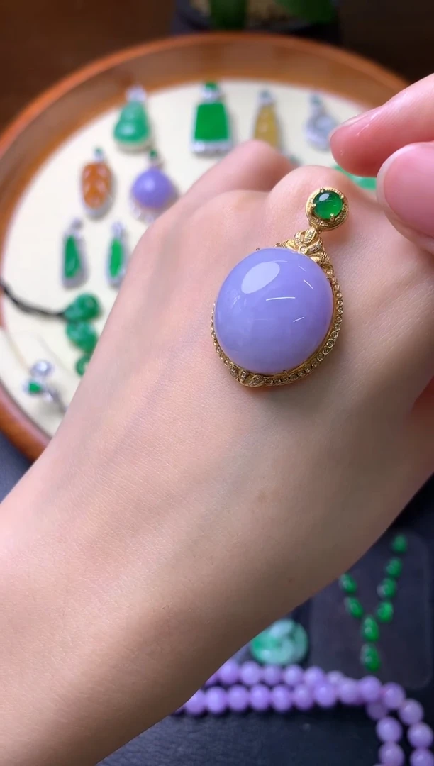 【闪购商品】翡翠吊坠(赠链)18K金镶嵌吊坠