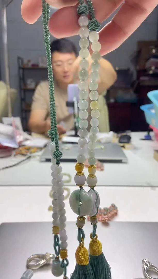 颈饰未镶嵌翡翠挂件