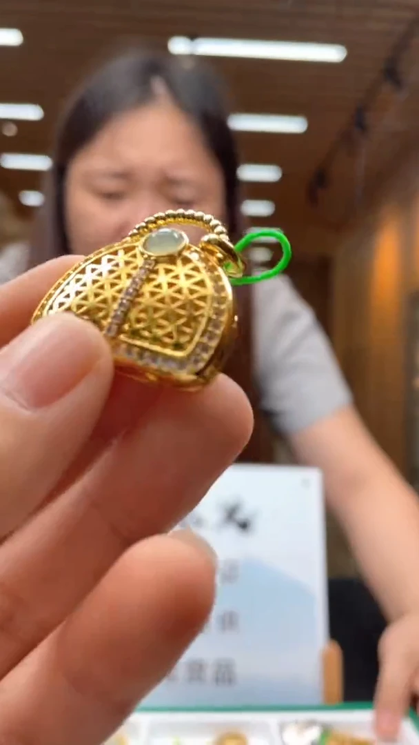 翡翠未镶嵌颈饰*********535