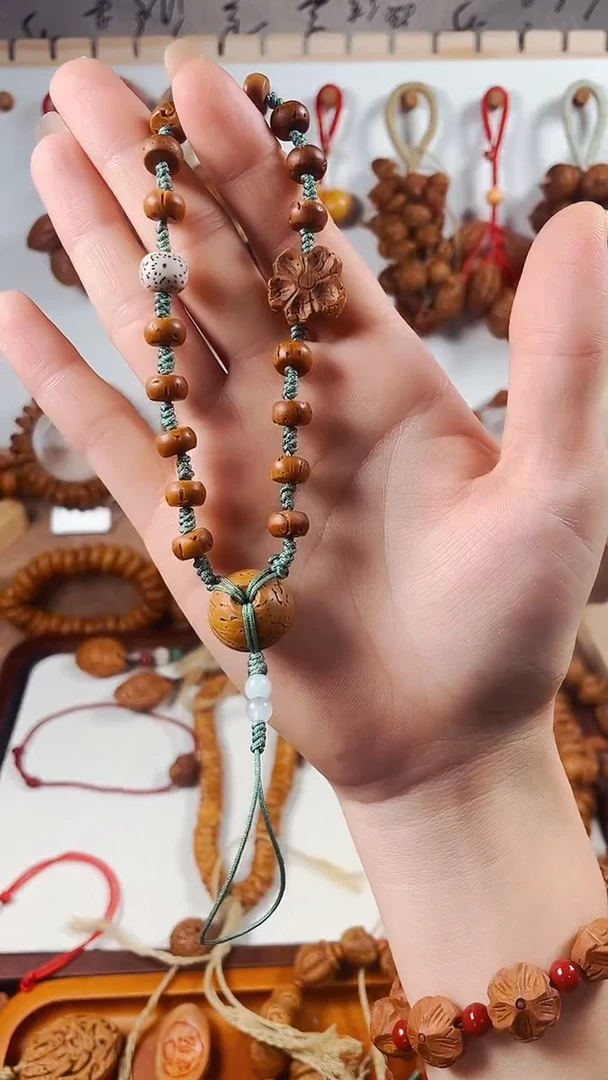 纯手工雕刻淡绿色手机链