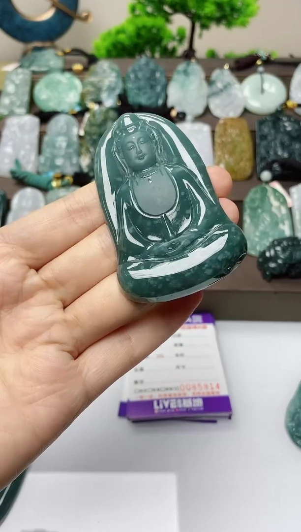 翡翠未镶嵌颈饰