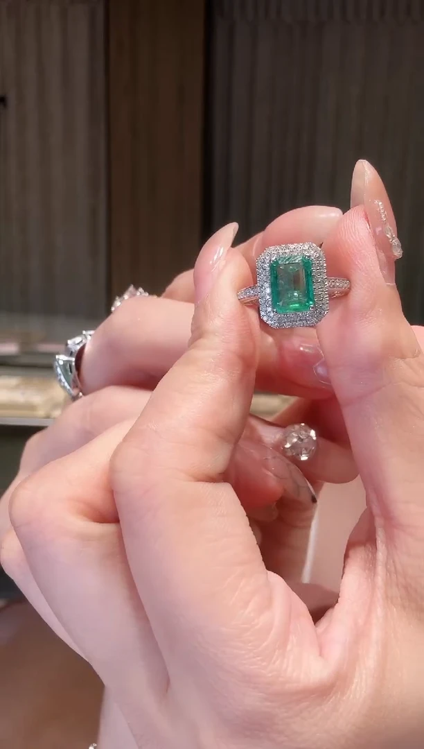 18K金镶嵌戒指祖母绿CE0715